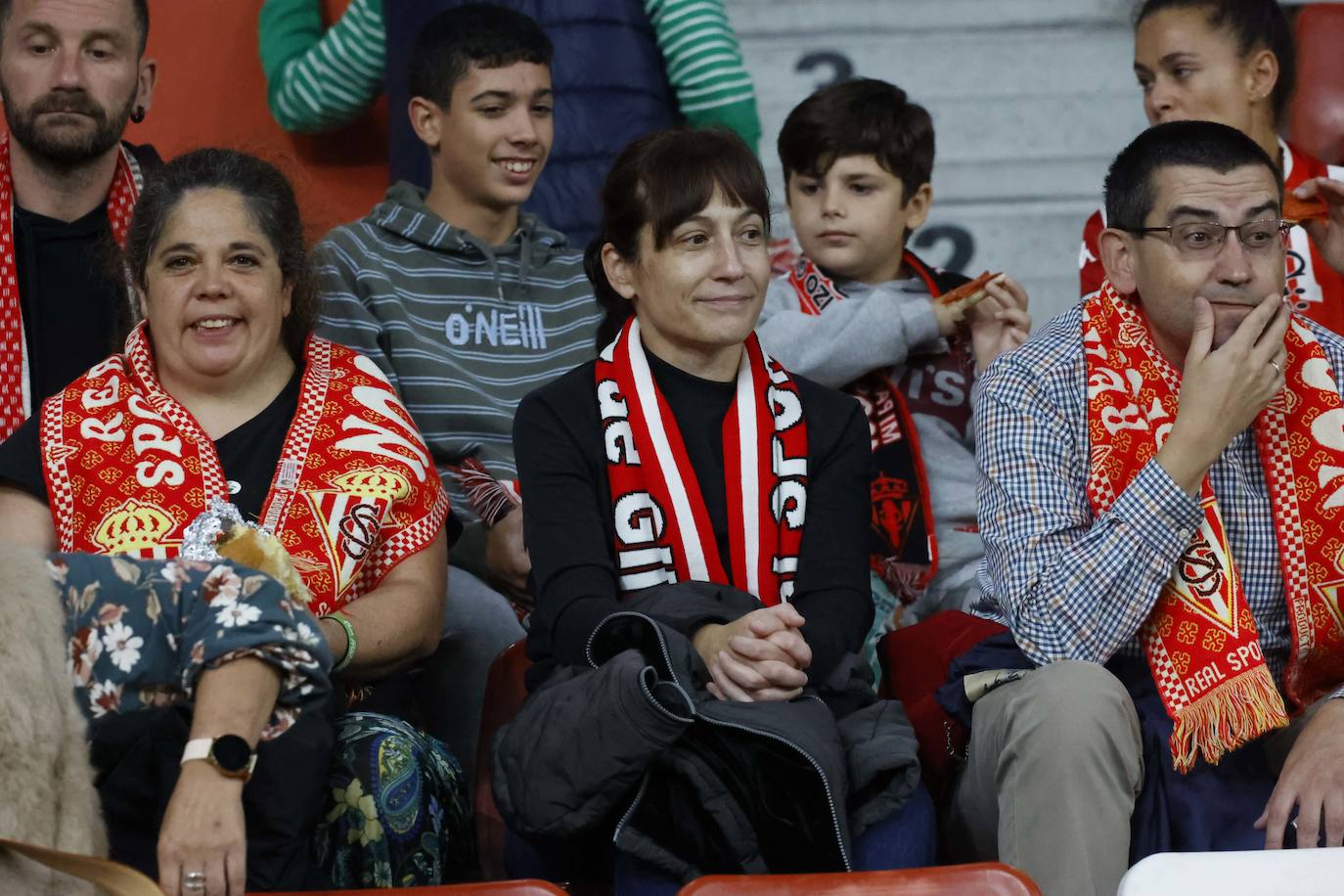 Fotos: ¿Estuviste en el Sporting - Eibar? ¡Búscate!