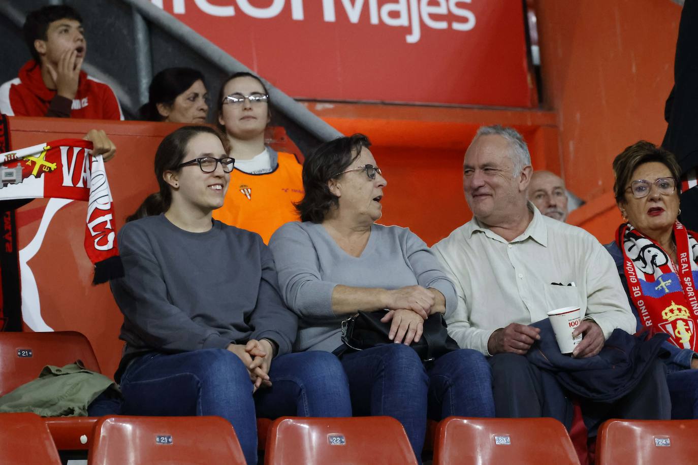 Fotos: ¿Estuviste en el Sporting - Eibar? ¡Búscate!