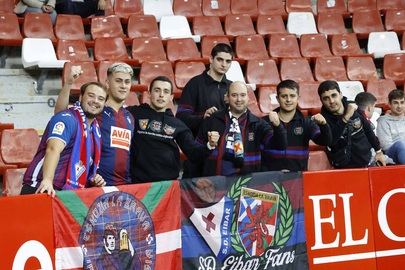 Fotos: ¿Estuviste en el Sporting - Eibar? ¡Búscate!