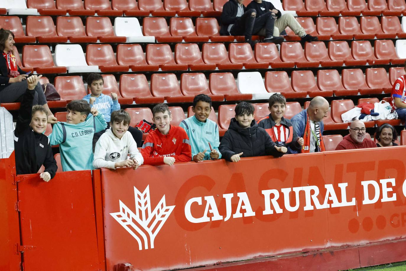 Fotos: ¿Estuviste en el Sporting - Eibar? ¡Búscate!