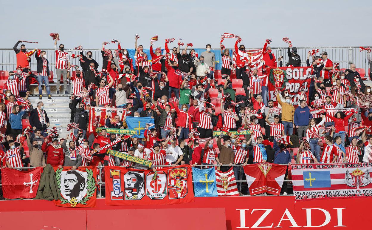 Aficionados del Sporting, en el desplazamiento a Miranda de Ebro. 