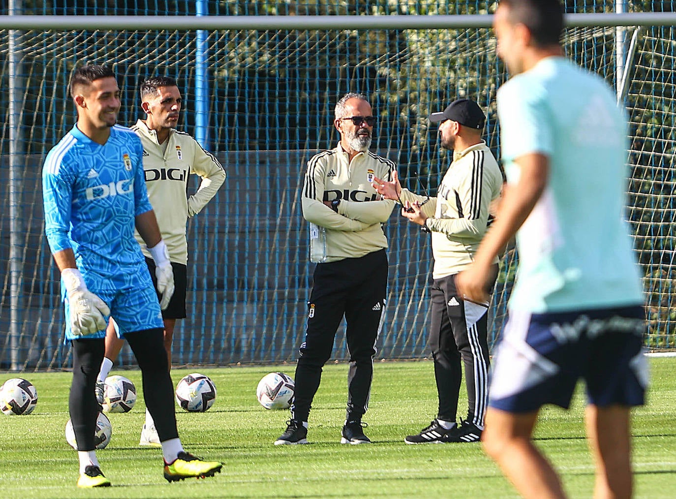 Fotos: Así ha sido el primer entrenamiento de Cervera al frente del Real Oviedo