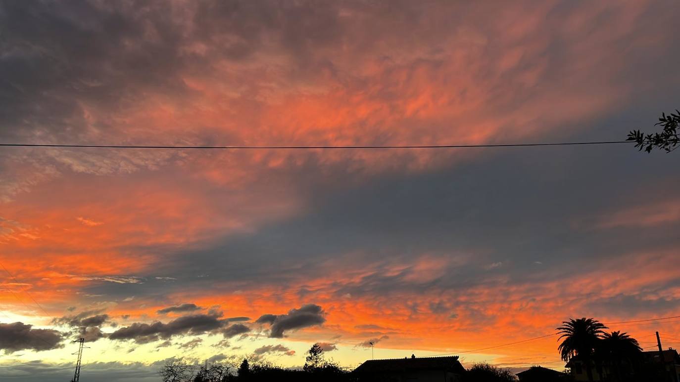 Fotos: Espectacular atardecer en Gijón