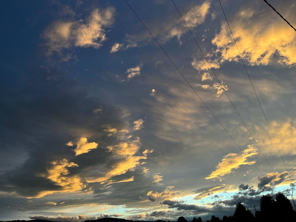 Fotos: Espectacular atardecer en Gijón