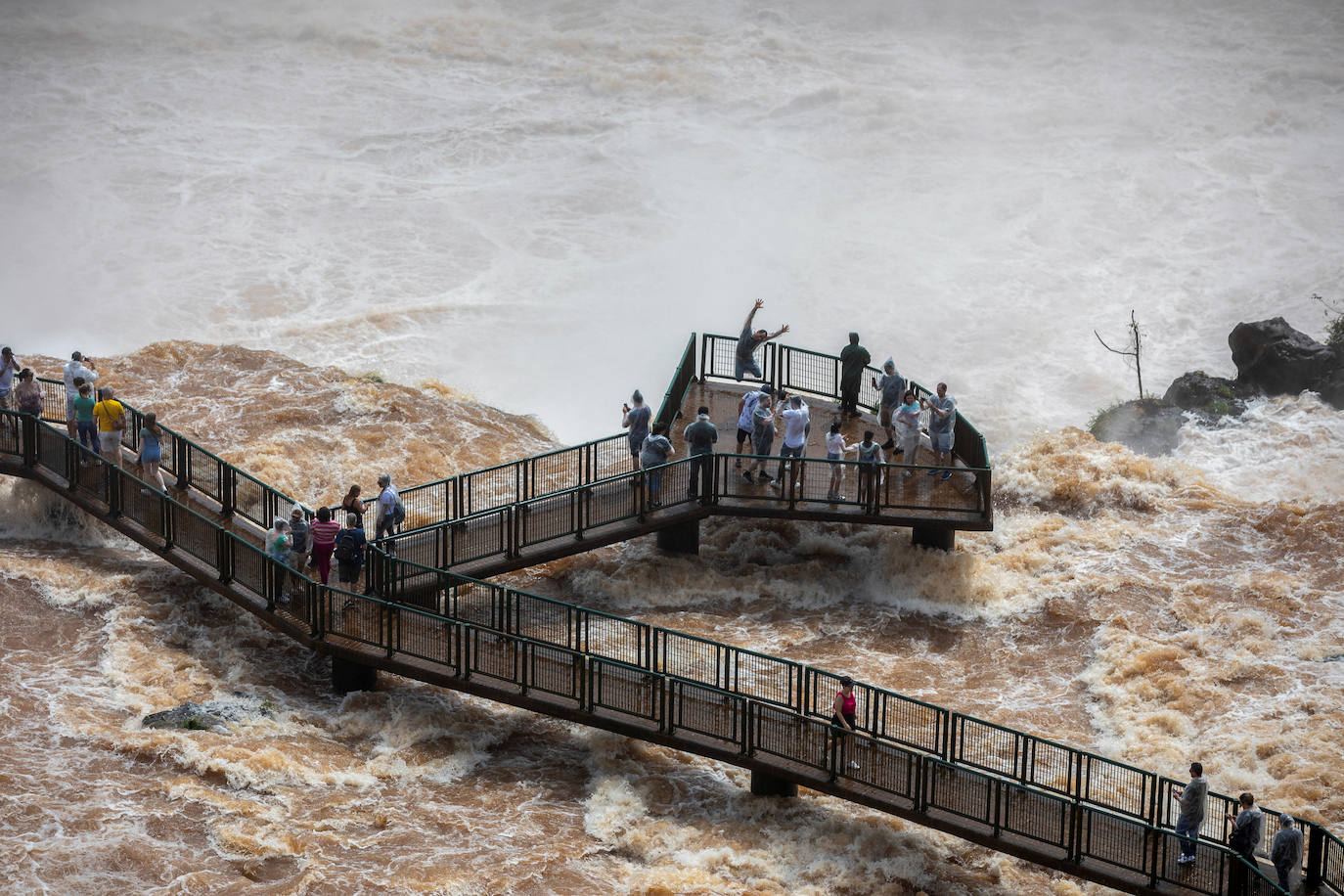 Fotos: El agua de las cataratas de Iguazú multiplica su caudal por diez