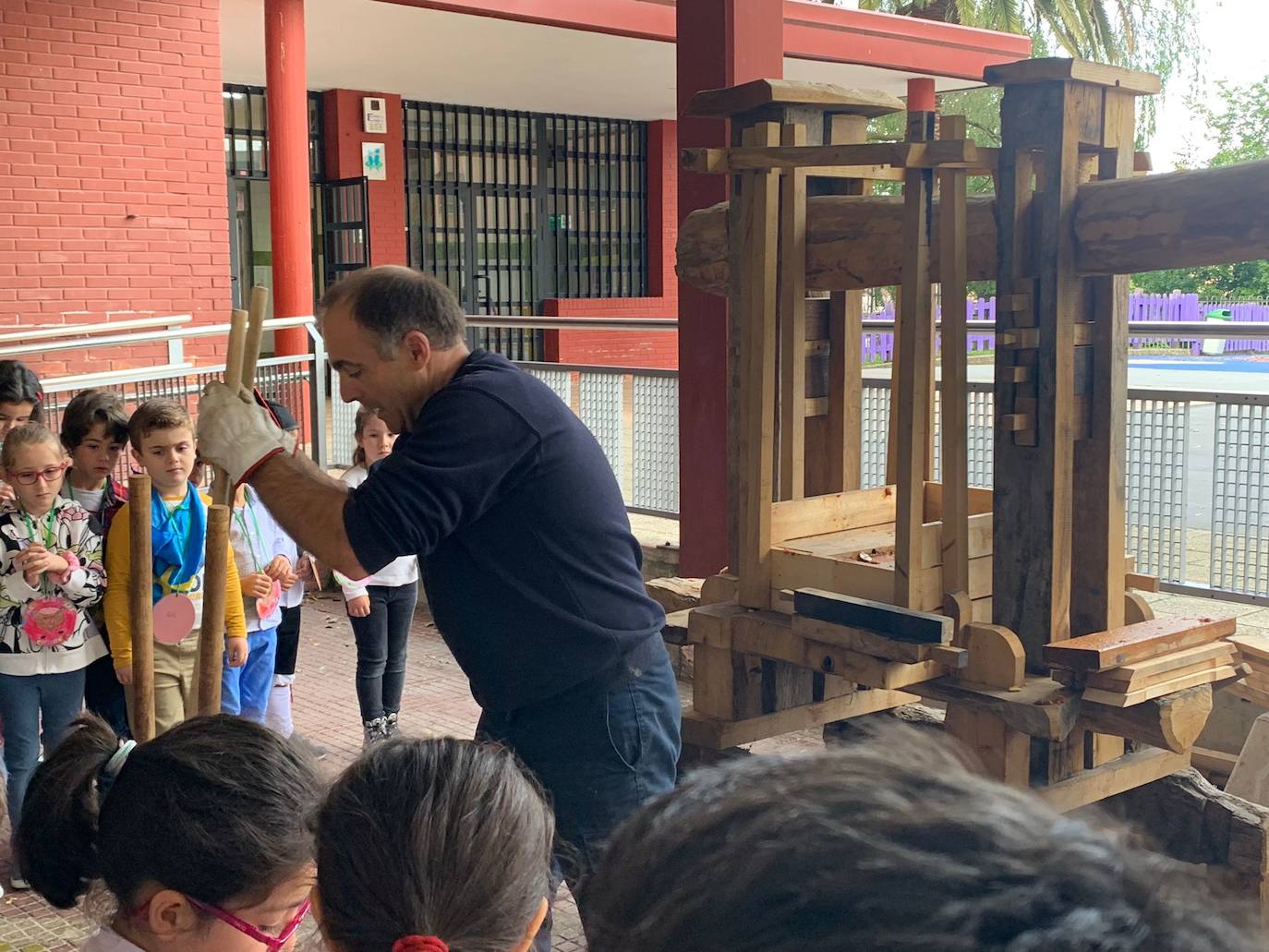 Fotos: El colegio Noega celebra un magüestu muy especial