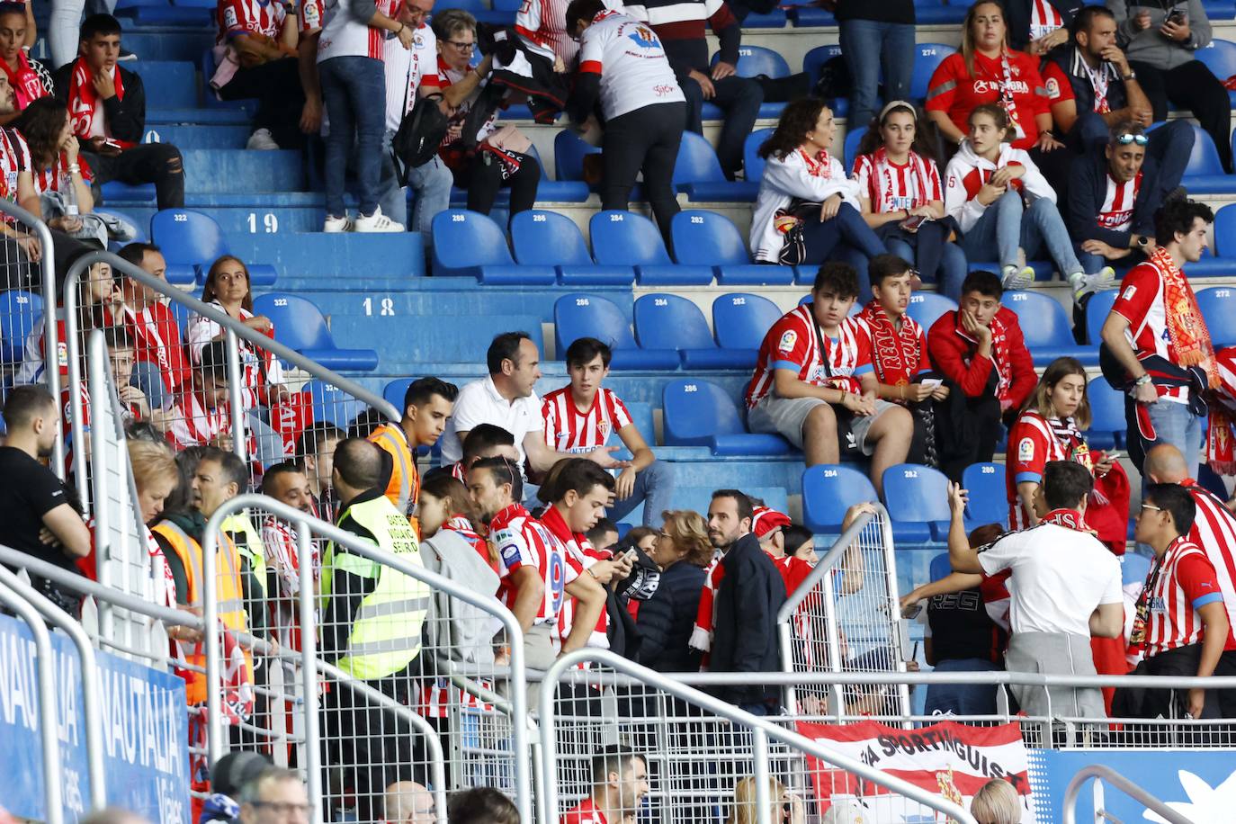 Fotos: ¿Estuviste en el Alavés - Sporting? ¡Búscate!