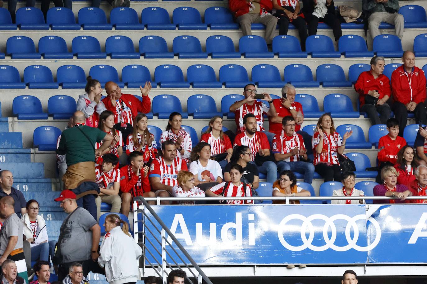 Fotos: ¿Estuviste en el Alavés - Sporting? ¡Búscate!