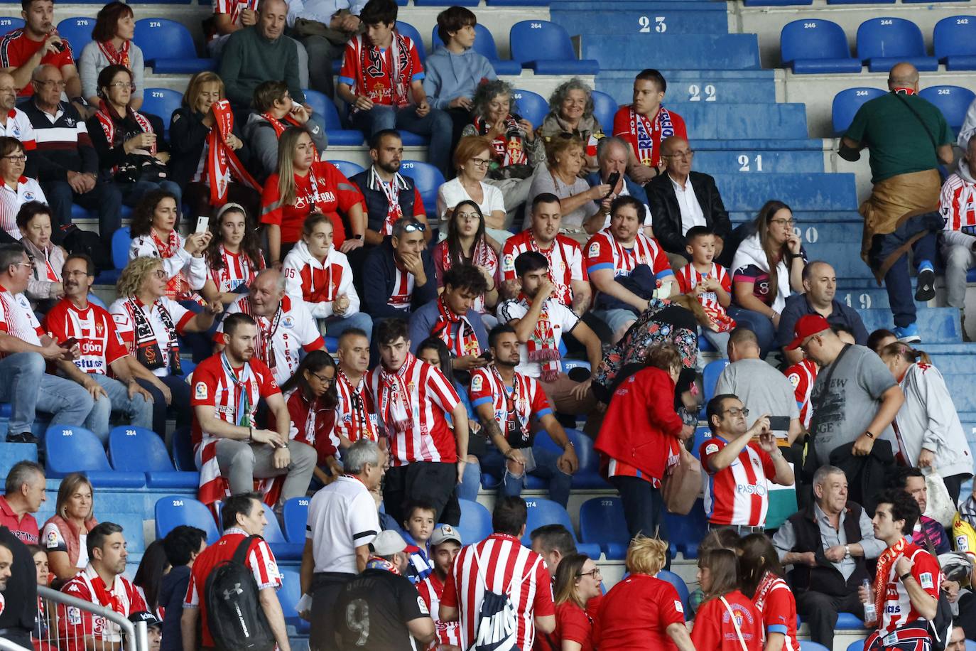 Fotos: ¿Estuviste en el Alavés - Sporting? ¡Búscate!