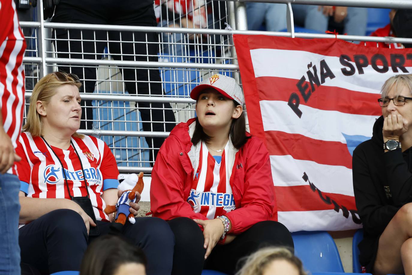 Fotos: ¿Estuviste en el Alavés - Sporting? ¡Búscate!