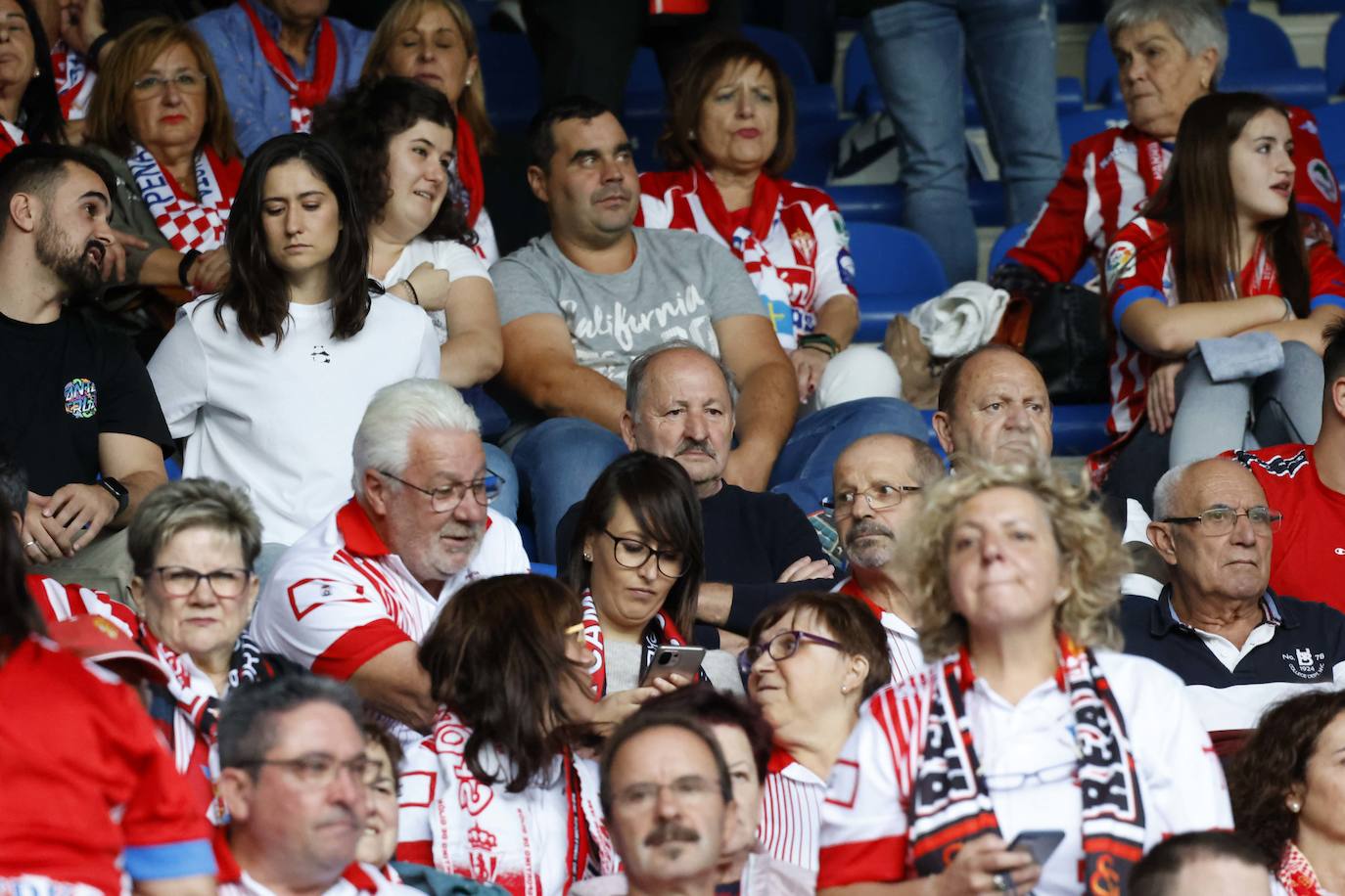 Fotos: ¿Estuviste en el Alavés - Sporting? ¡Búscate!