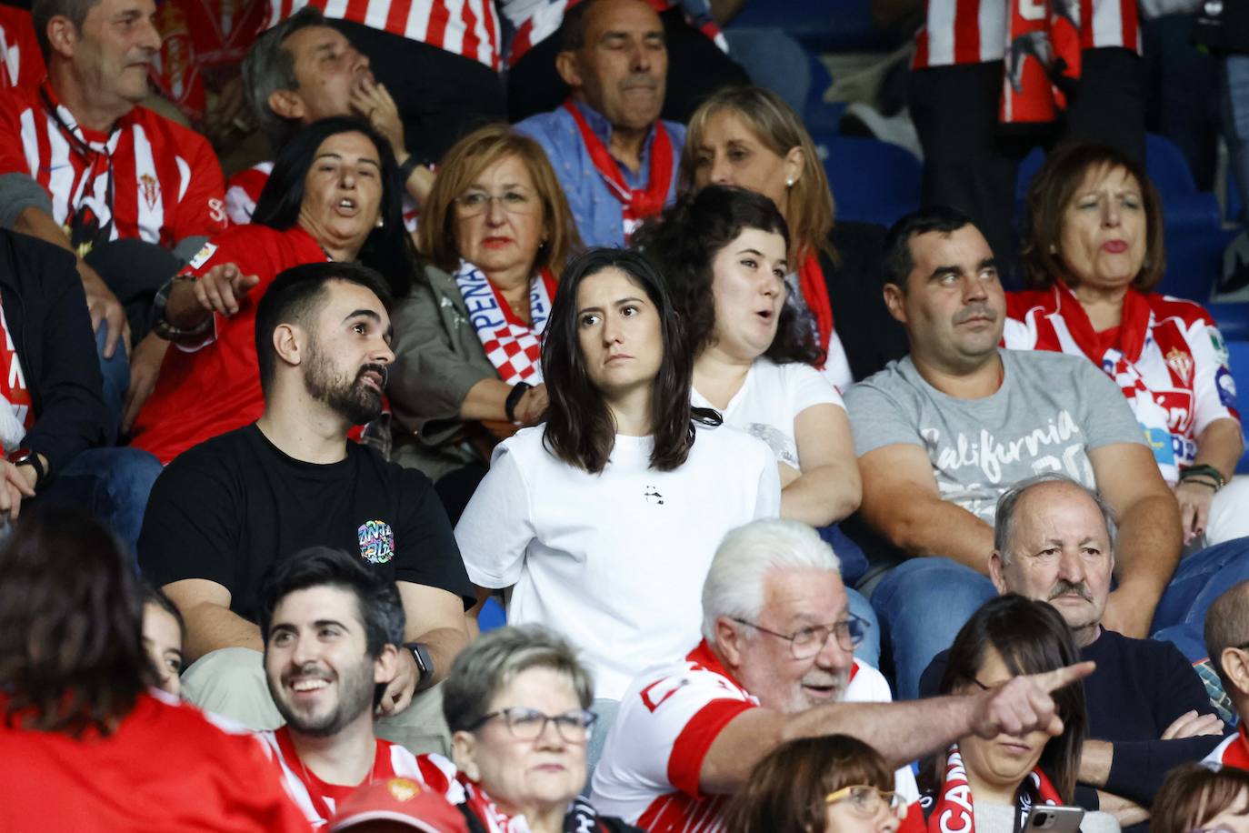 Fotos: ¿Estuviste en el Alavés - Sporting? ¡Búscate!