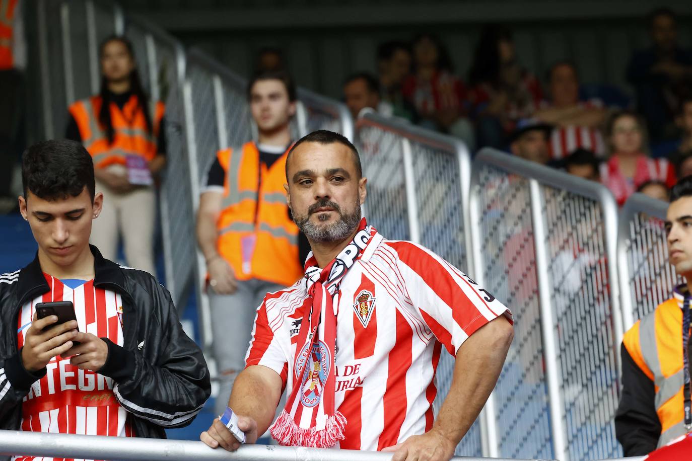 Fotos: ¿Estuviste en el Alavés - Sporting? ¡Búscate!