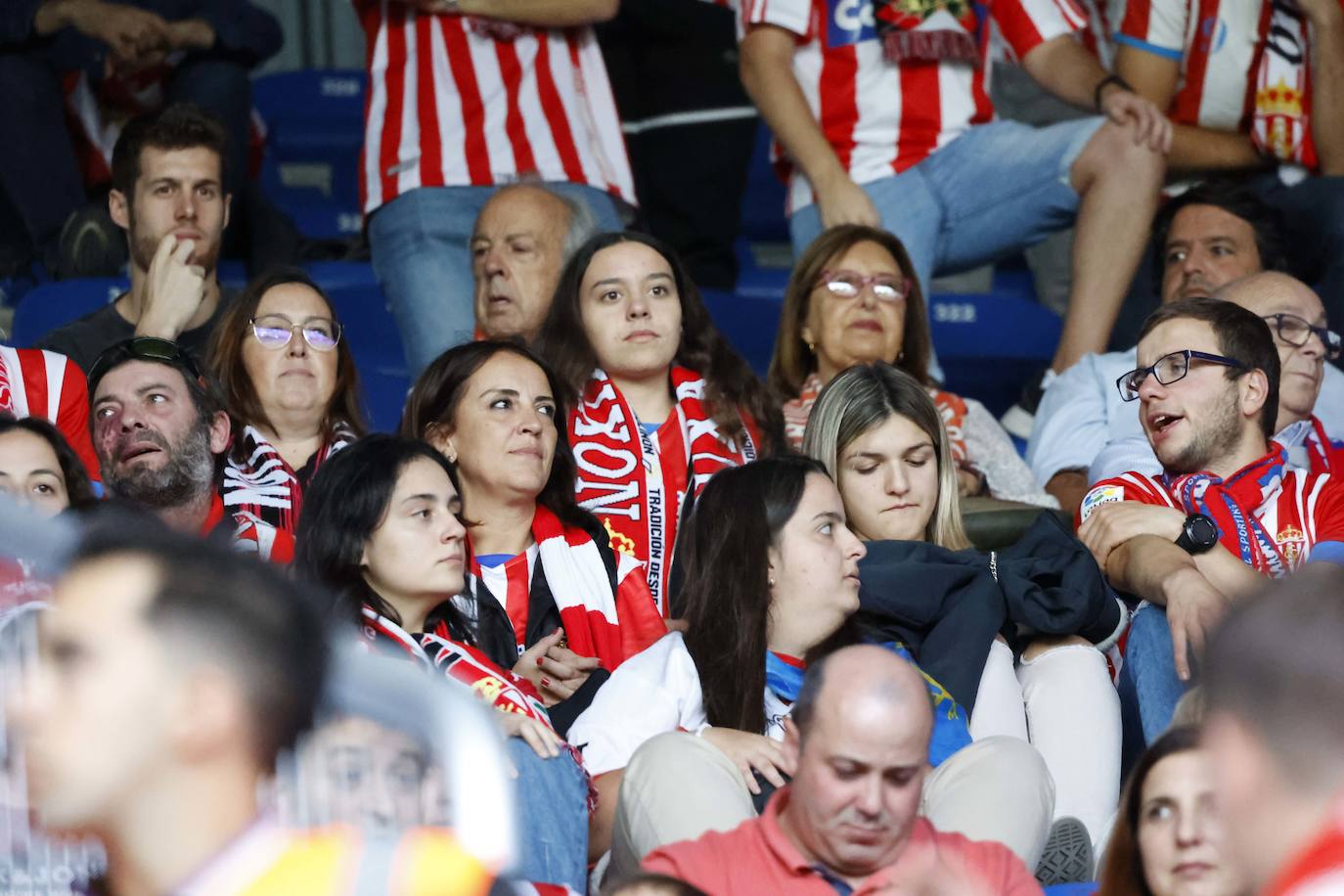 Fotos: ¿Estuviste en el Alavés - Sporting? ¡Búscate!