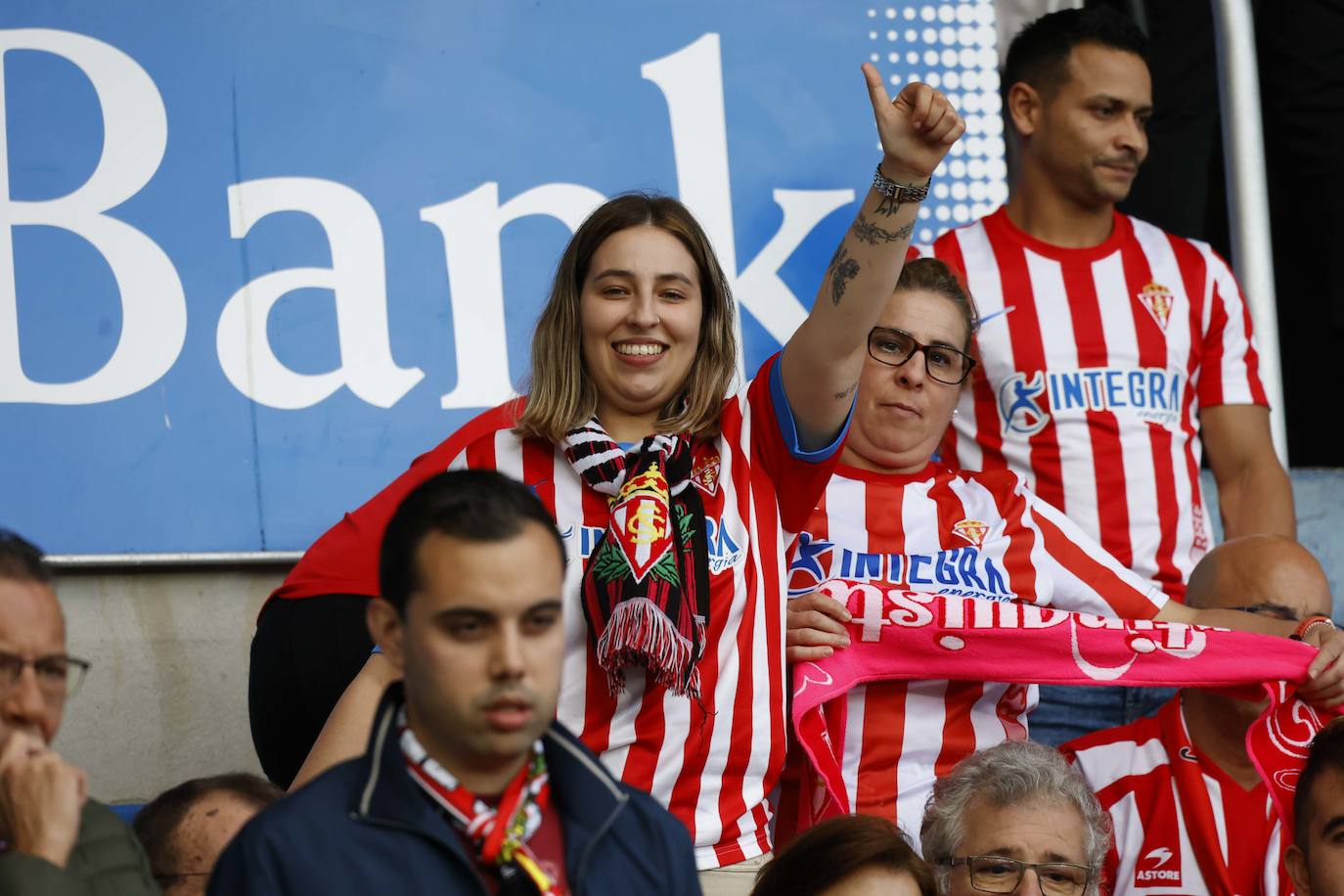 Fotos: ¿Estuviste en el Alavés - Sporting? ¡Búscate!