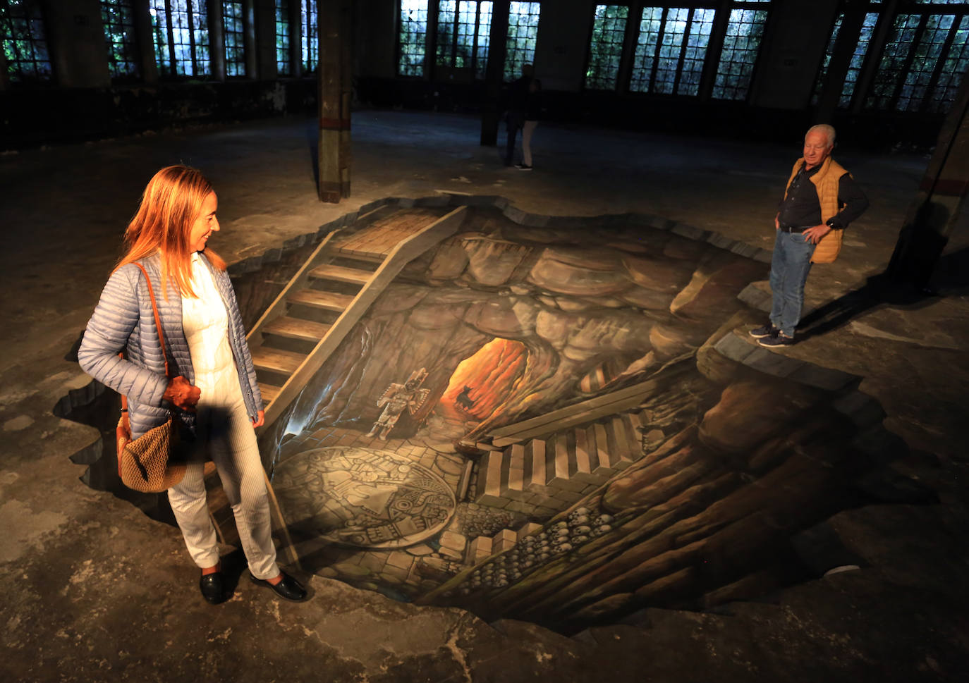 Tomarse una foto en tres dimensiones en el Templo Mayor de Tenochtitlán –uno de los grandes hallazgos de Eduardo Matos Moctezuma– es posible en la nave de Artes y Oficios, como hicieron Elvira Álvarez y Jaime Soliño, fascinados por La Vega. 