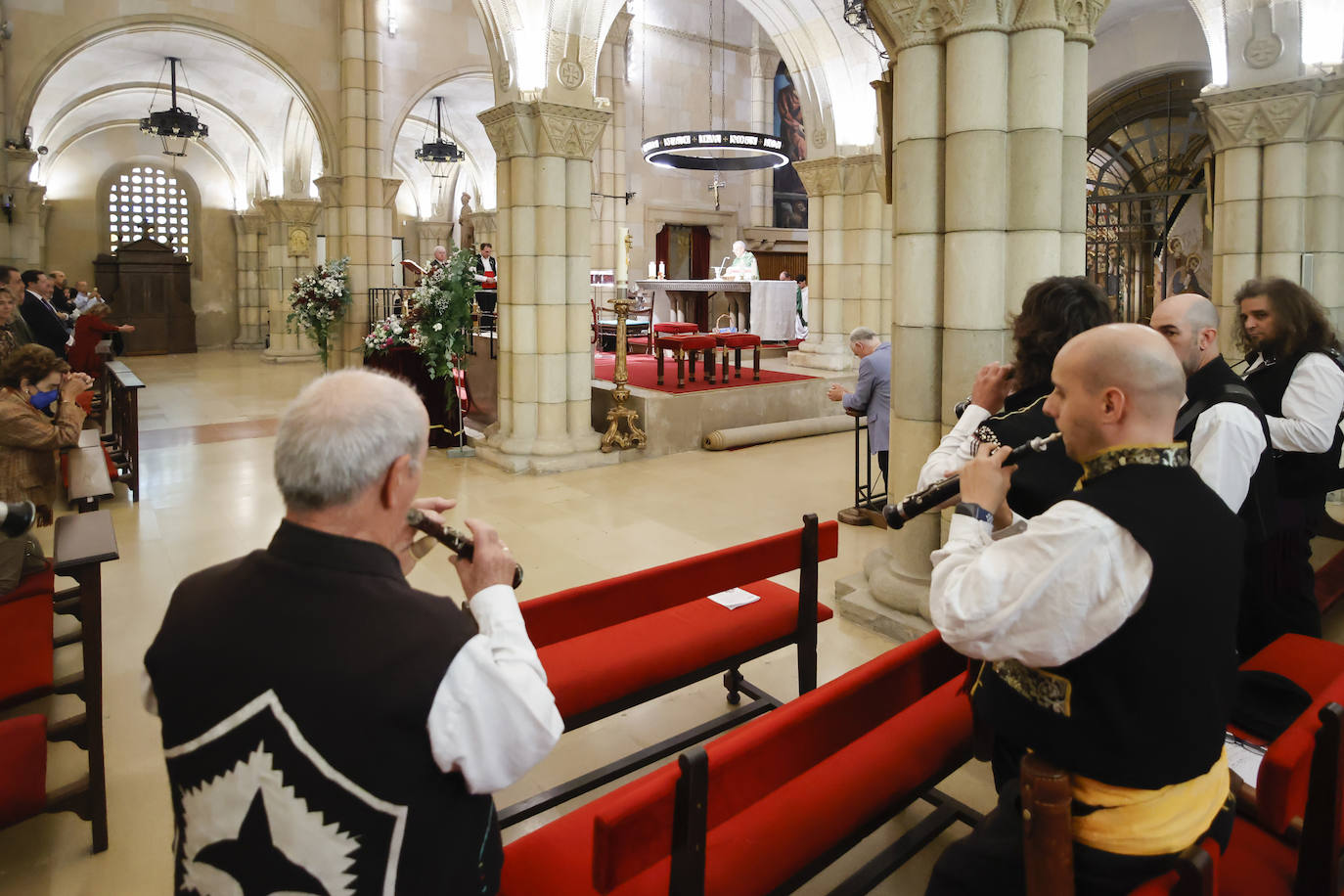 Fotos: Los pendones leoneses desembarcan un año más en Gijón