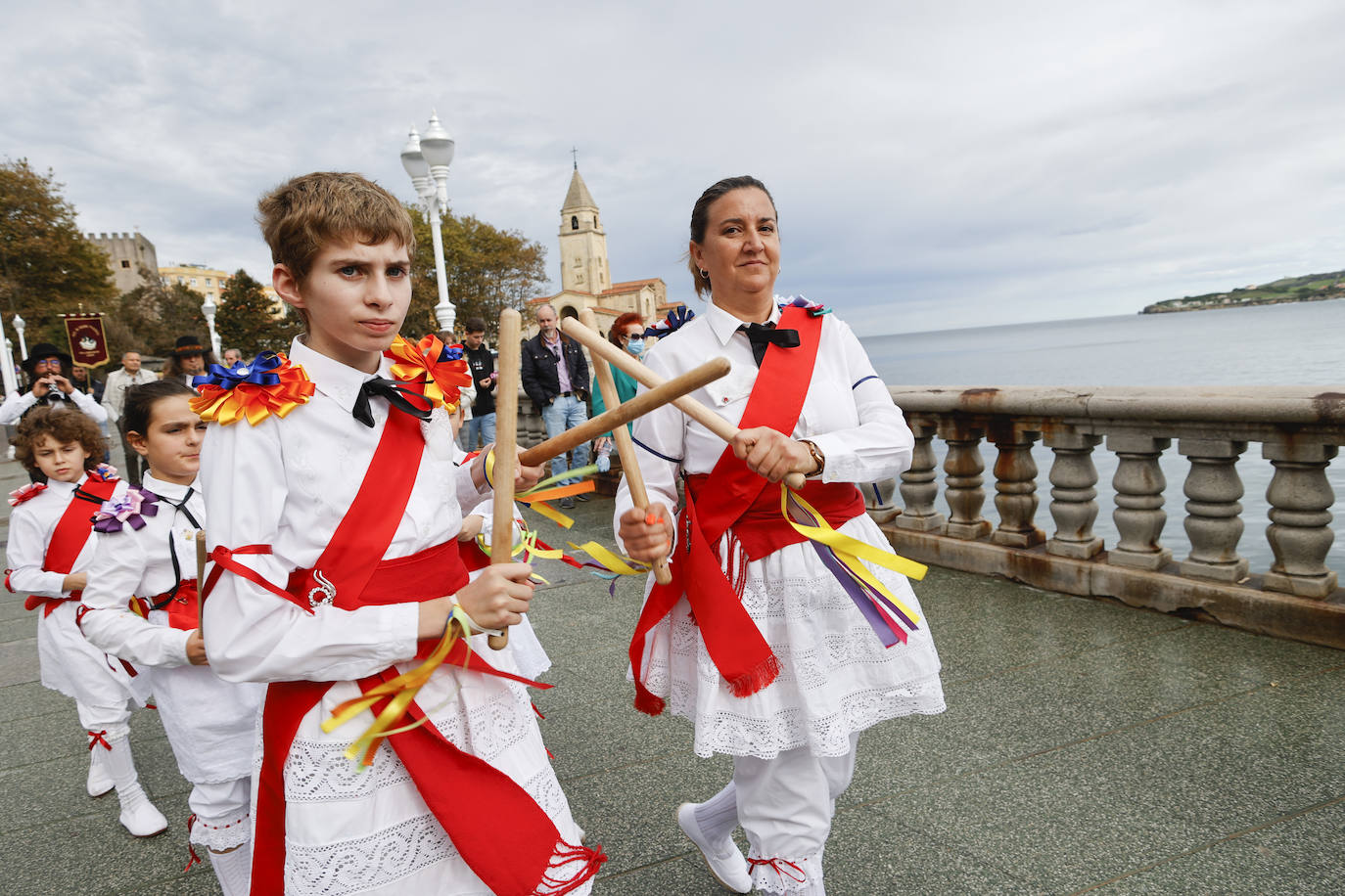 Fotos: Los pendones leoneses desembarcan un año más en Gijón