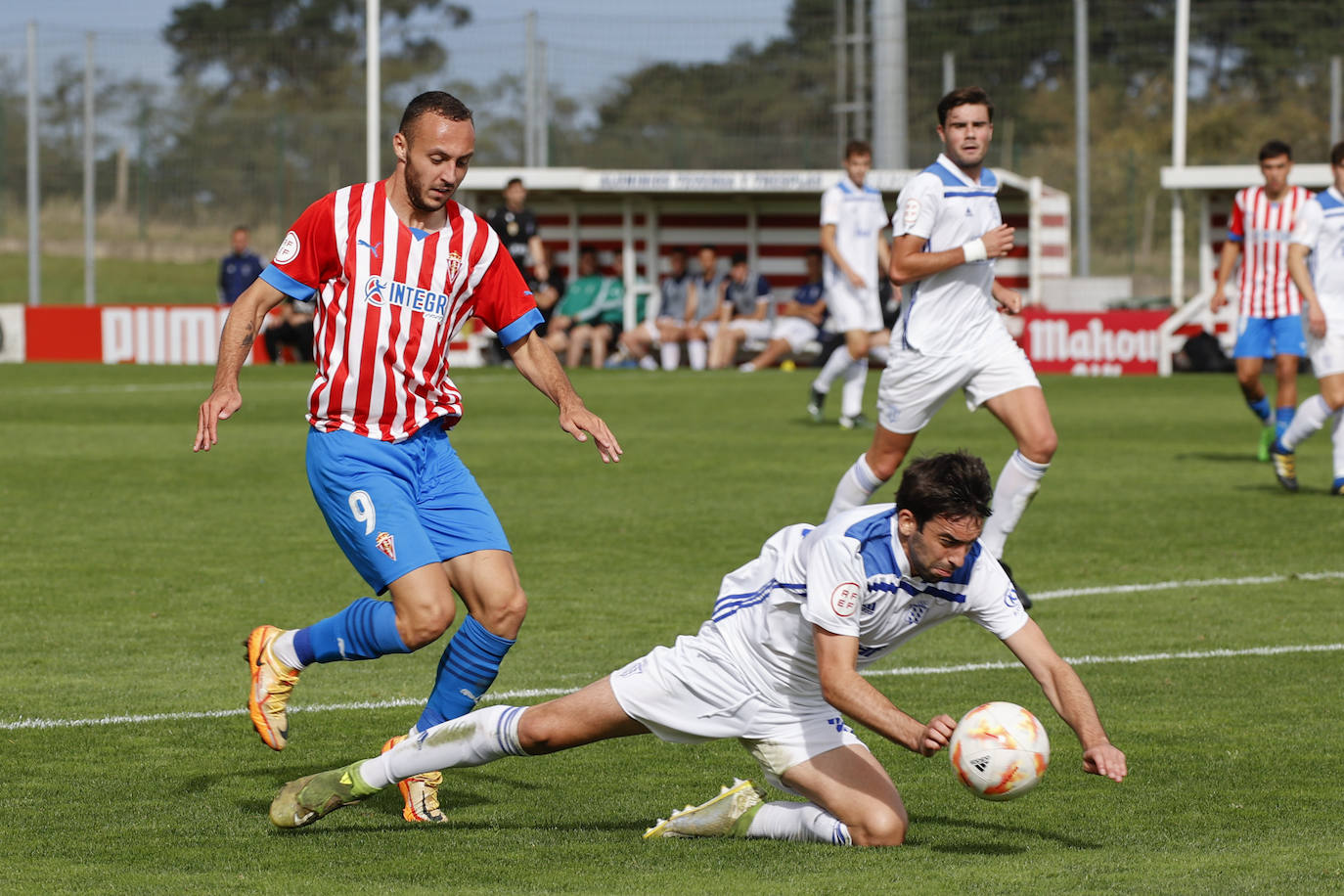 Fotos: Las mejores imágenes del Sporting B - Praviano