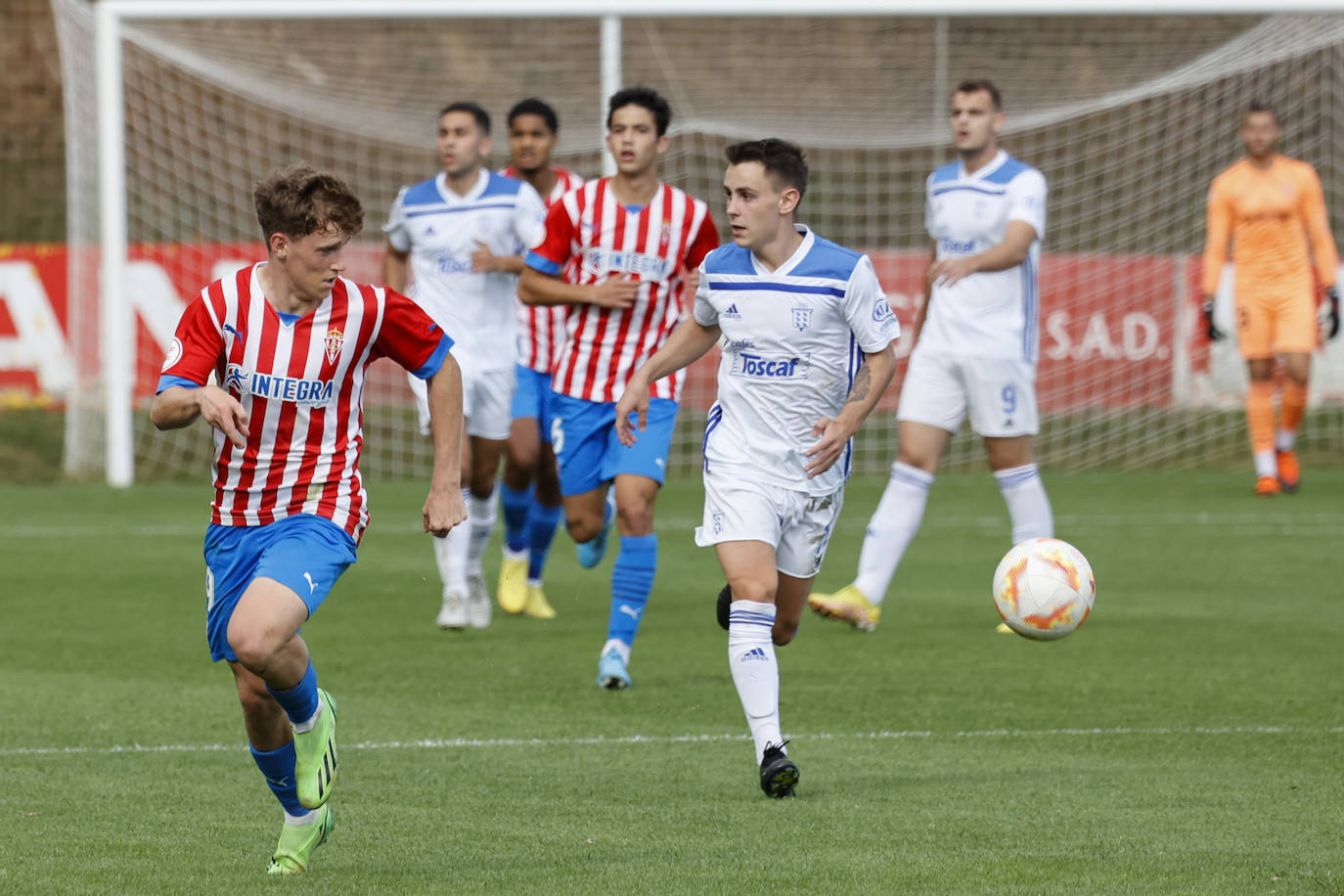 Fotos: Las mejores imágenes del Sporting B - Praviano