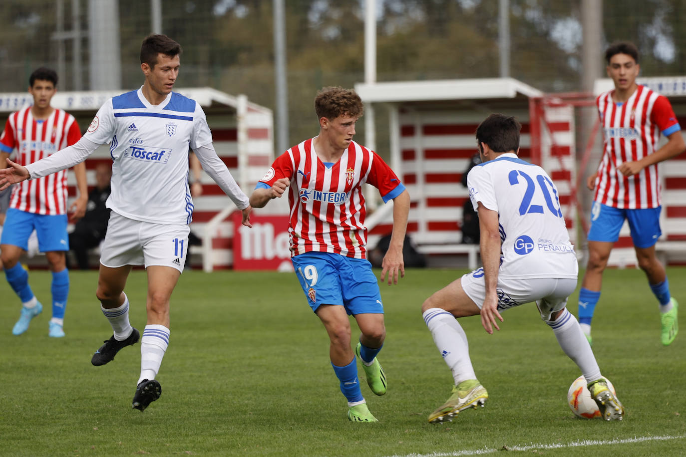 Fotos: Las mejores imágenes del Sporting B - Praviano