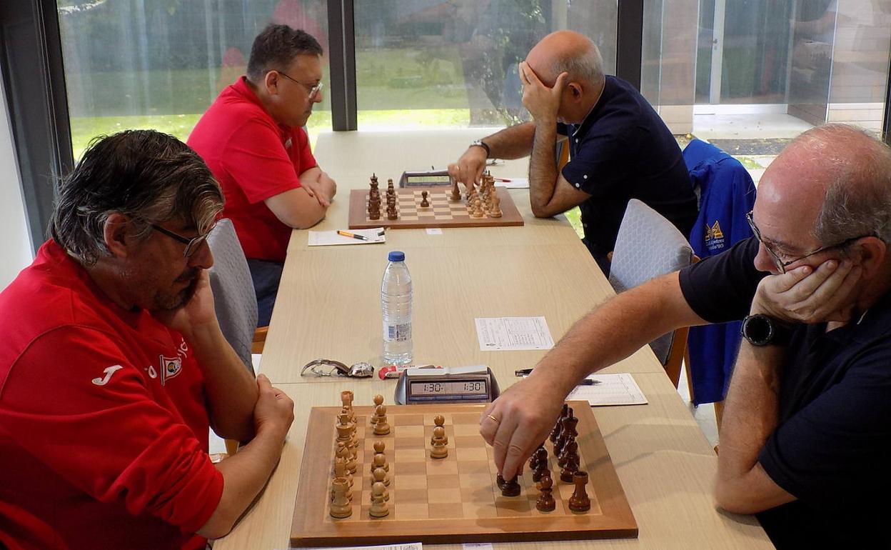 Jesús Lobo y David Roiz, primeros tableros de Grupo Covadonga y Oviedo93. 