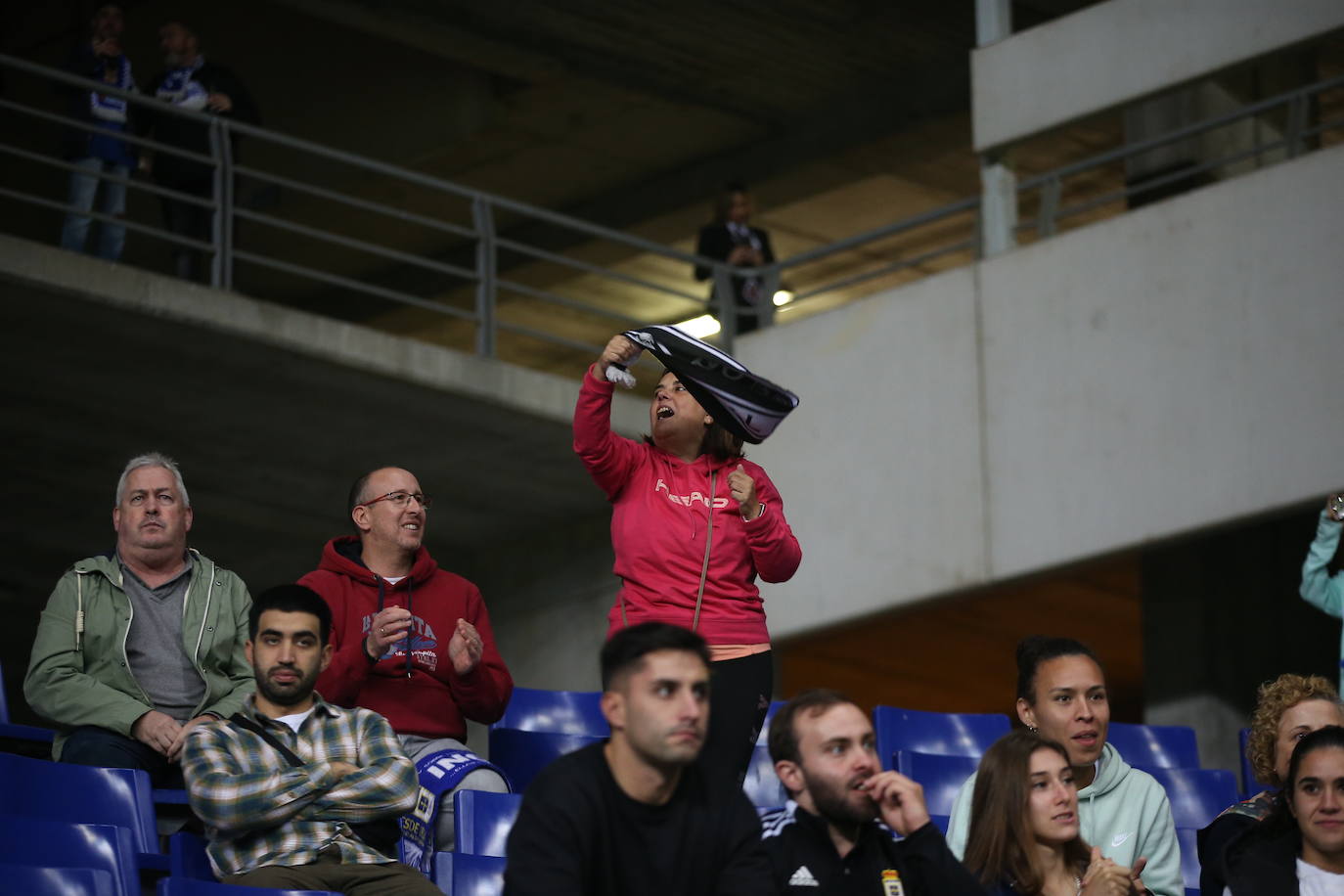 Fotos: ¿Estuviste en el Real Oviedo - Málaga? ¡Búscate!