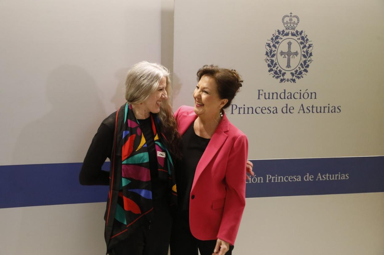 María Pagés y Carmen Linares, antes de la rueda de prensa que ofrecieron en Oviedo. 