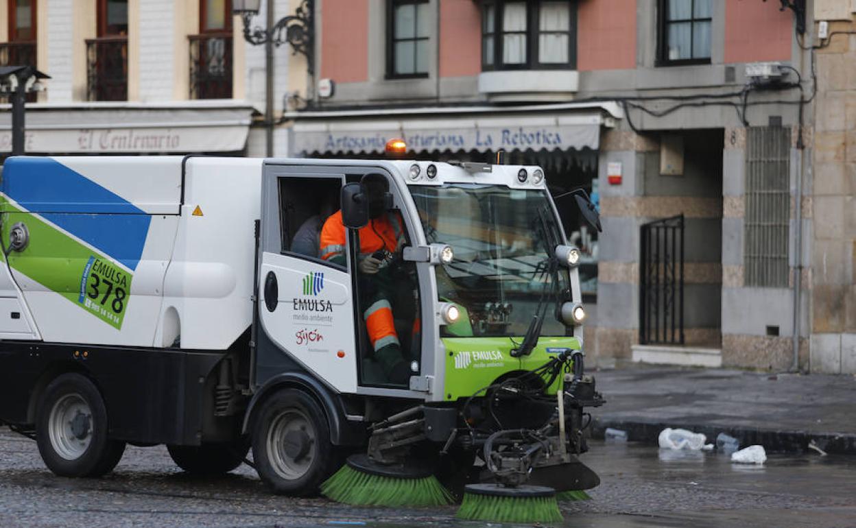 La alcaldesa de Gijón y Ron dicen que falló la prevención en Emulsa y que «no volverá a ocurrir»