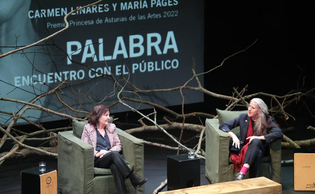 Carmen Linares y María Pagés, sobre el escenario del Teatro Jovellanos. 