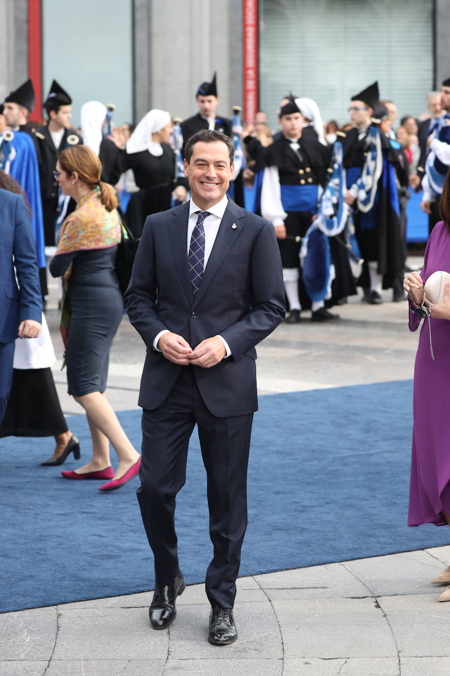 Fotos: Colorido en la alfombra azul de los Premios Princesa