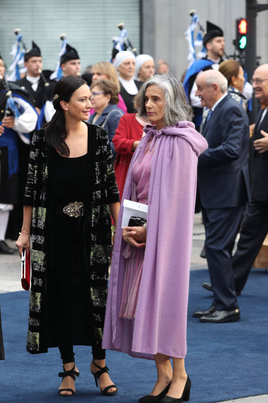 Fotos: Colorido en la alfombra azul de los Premios Princesa