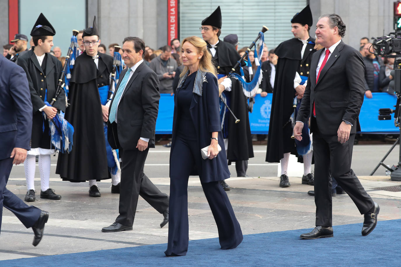 Fotos: Colorido en la alfombra azul de los Premios Princesa