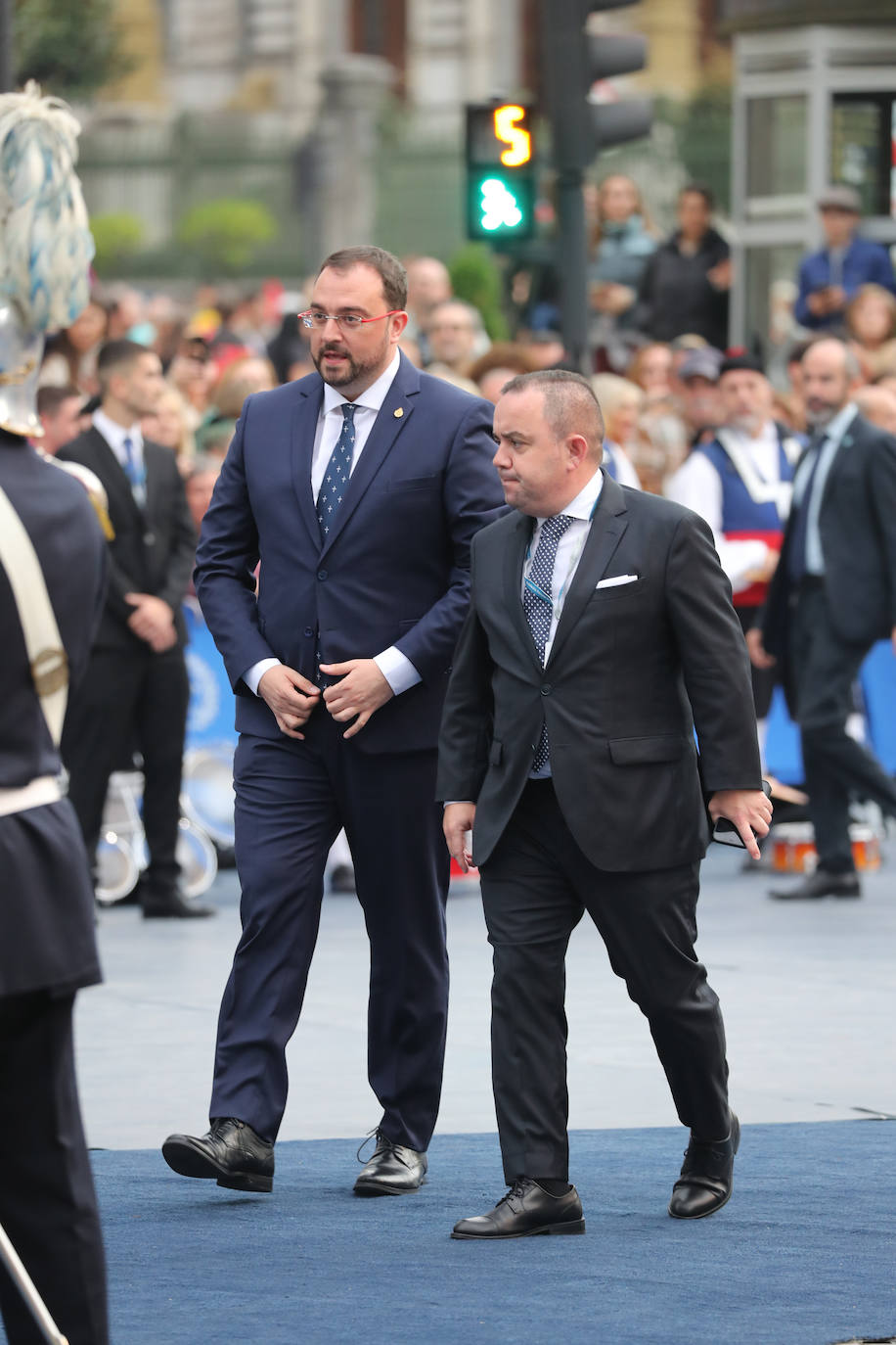 Fotos: Colorido en la alfombra azul de los Premios Princesa