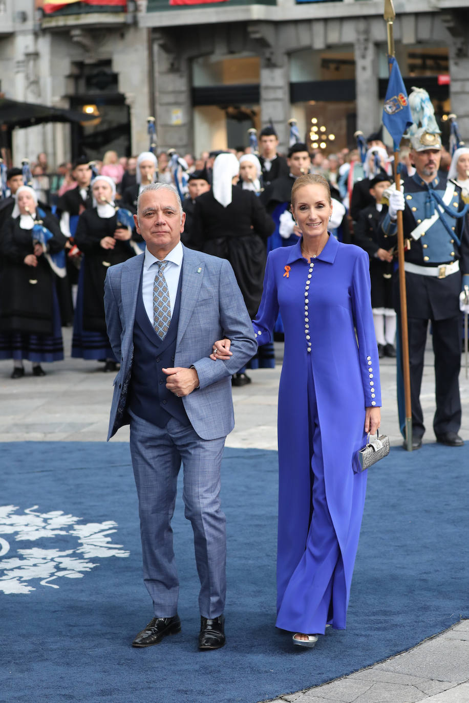 Fotos: Colorido en la alfombra azul de los Premios Princesa