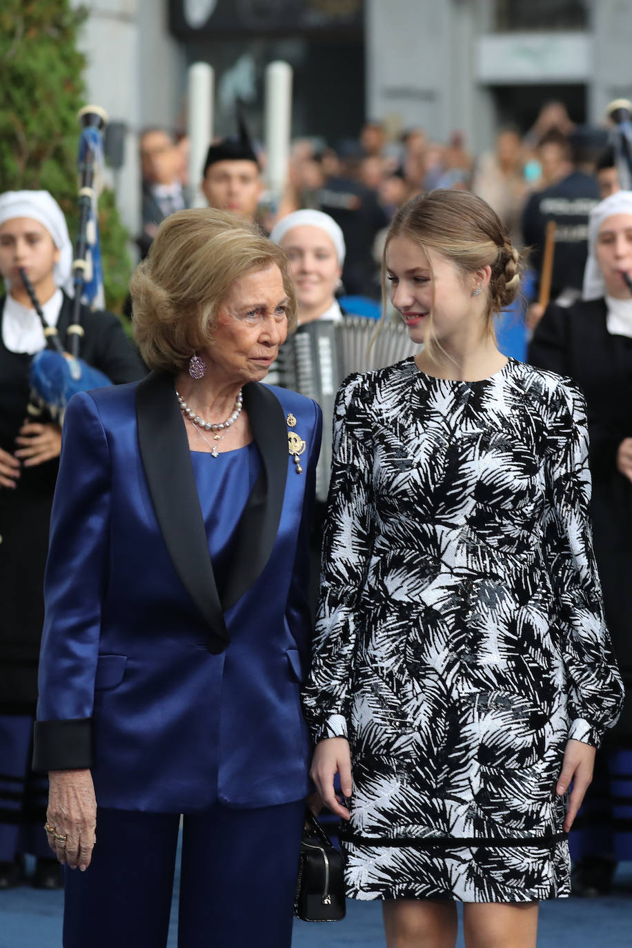 Fotos: Colorido en la alfombra azul de los Premios Princesa