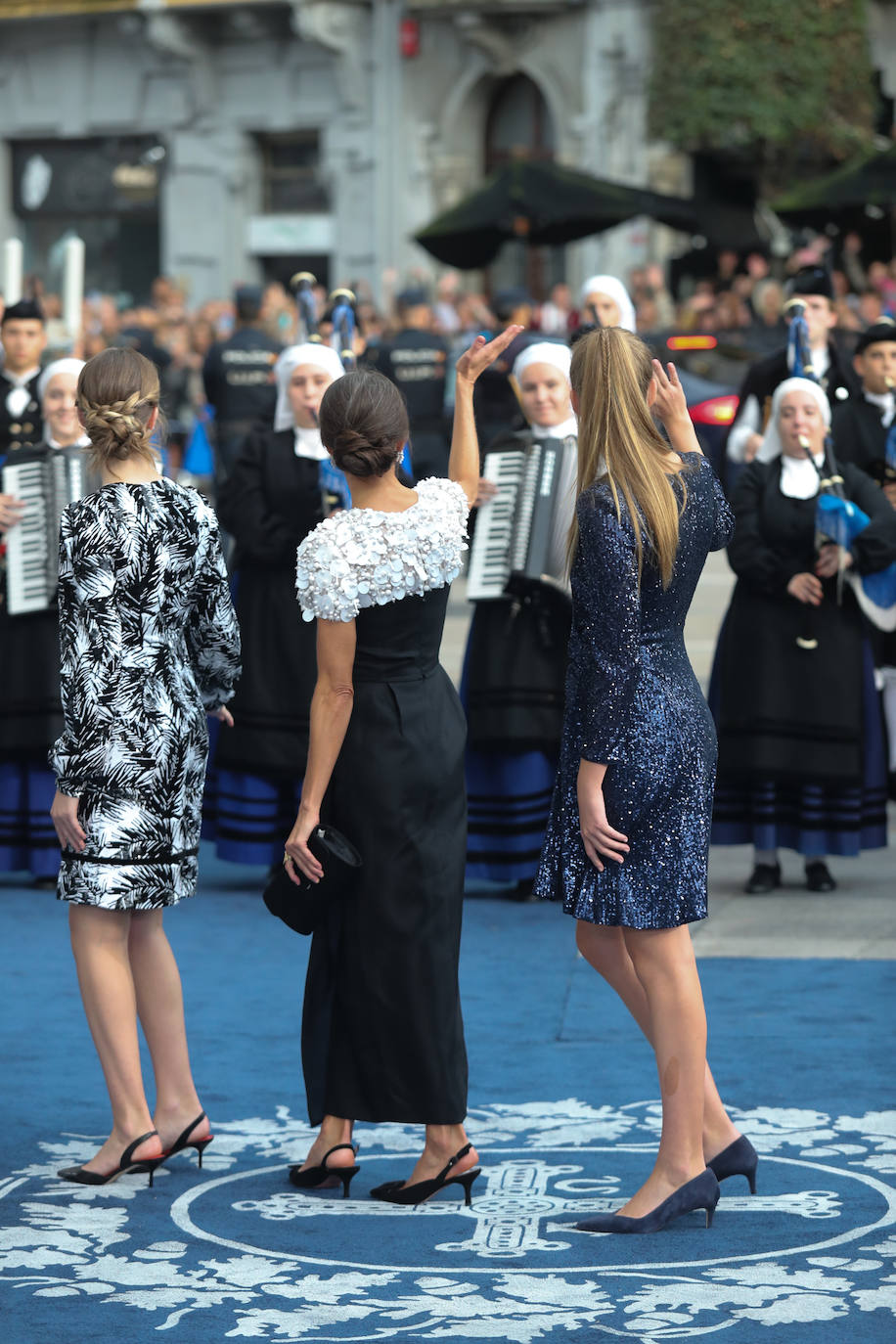 Fotos: Colorido en la alfombra azul de los Premios Princesa