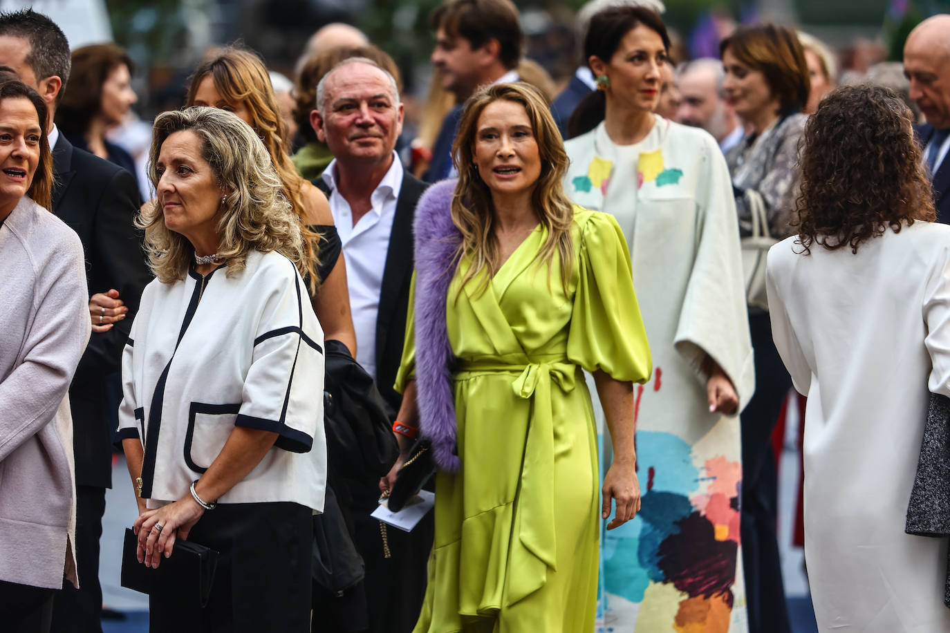 Fotos: Colorido en la alfombra azul de los Premios Princesa