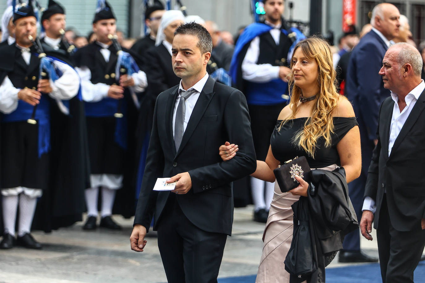 Fotos: Colorido en la alfombra azul de los Premios Princesa