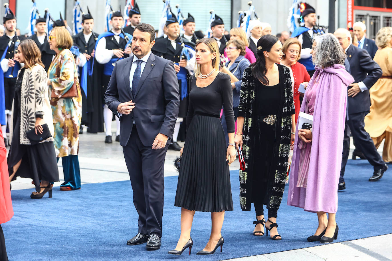 Fotos: Colorido en la alfombra azul de los Premios Princesa