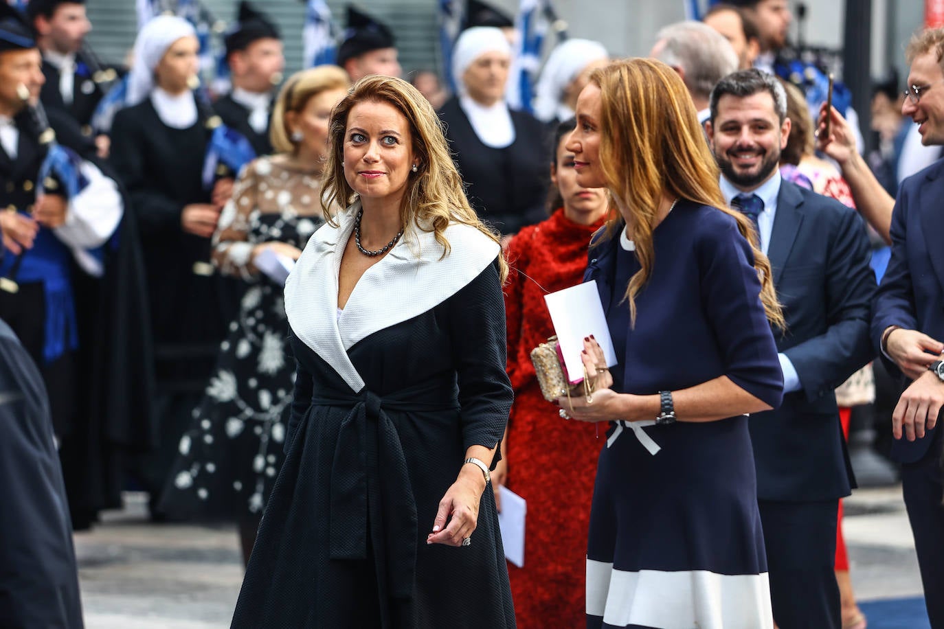 Fotos: Colorido en la alfombra azul de los Premios Princesa