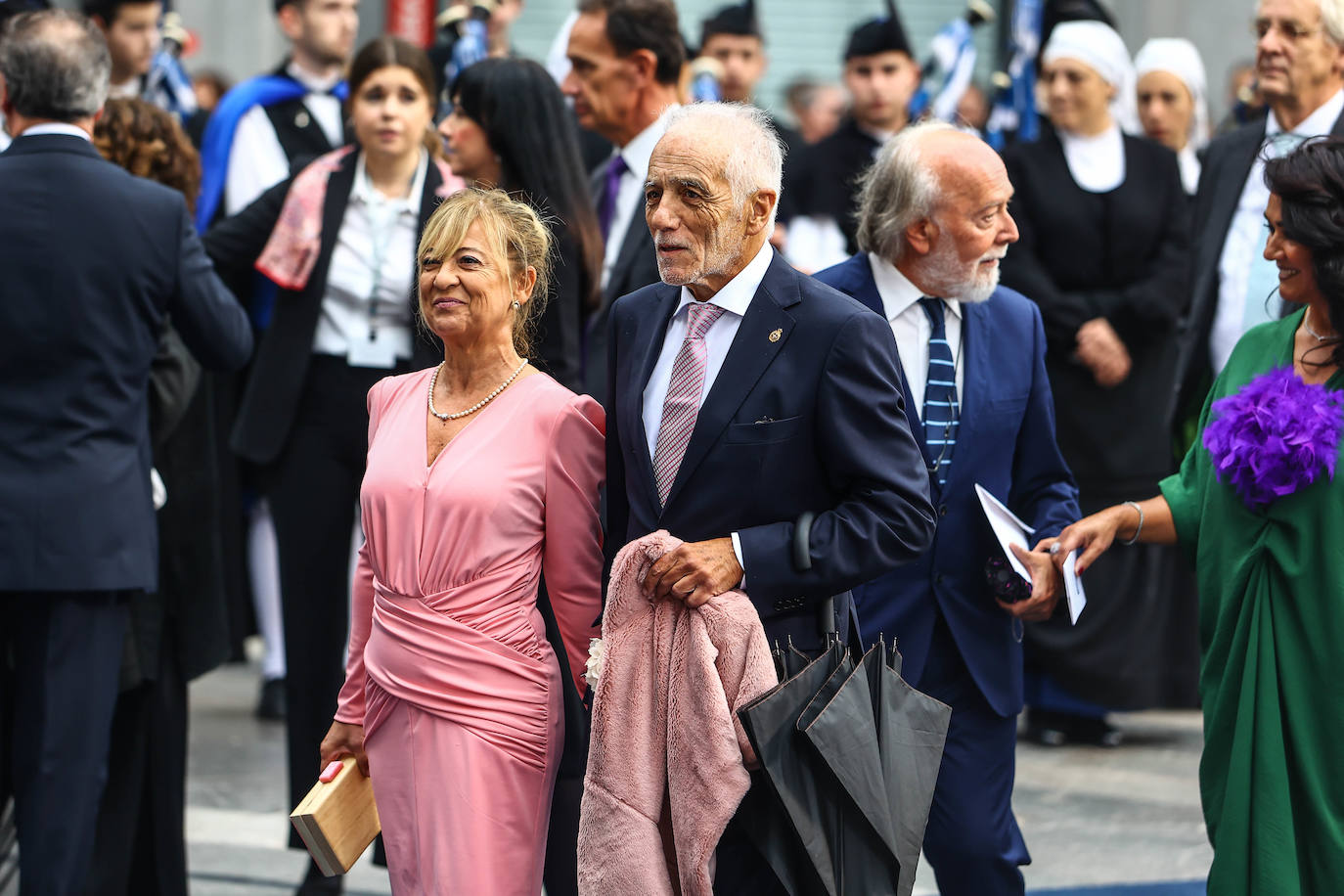 Fotos: Colorido en la alfombra azul de los Premios Princesa