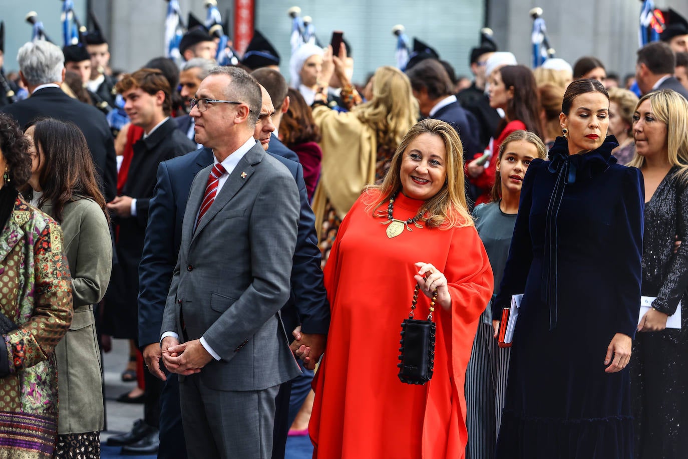 Fotos: Colorido en la alfombra azul de los Premios Princesa