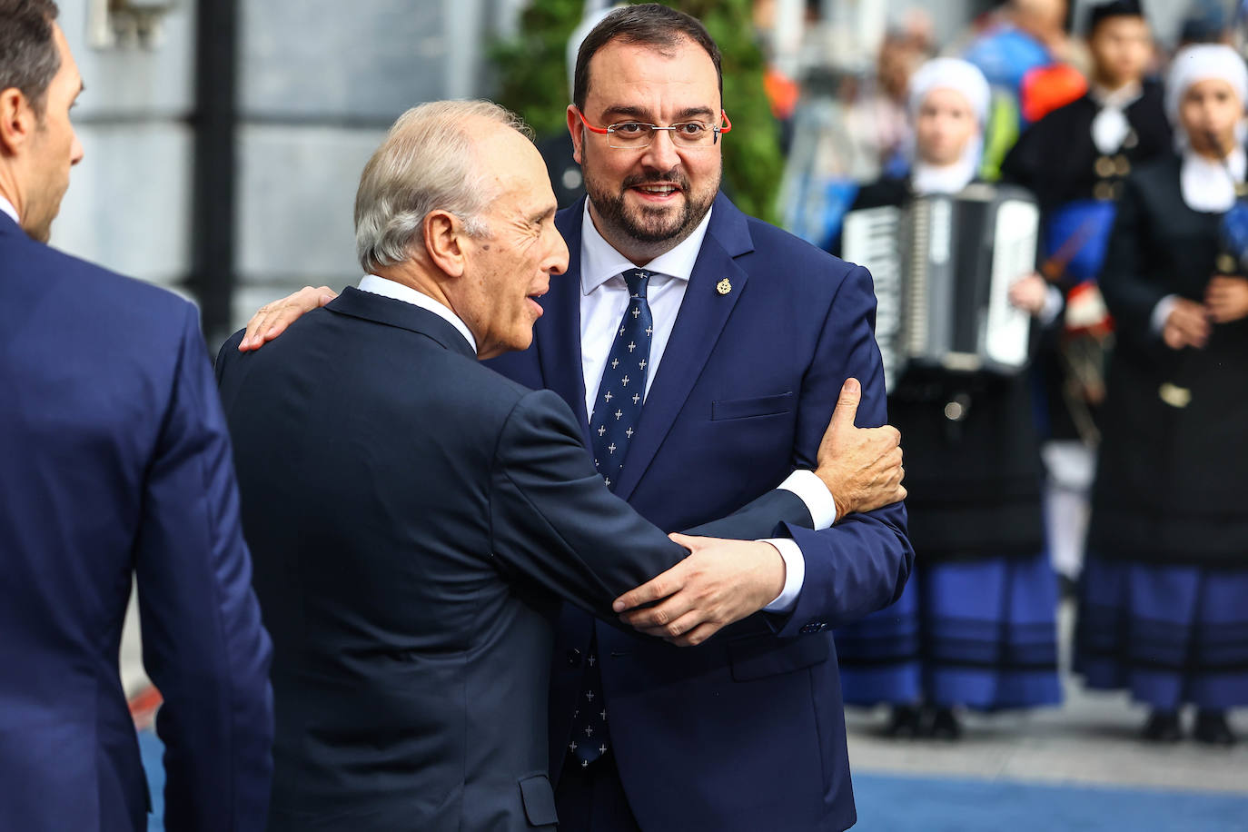 Fotos: Colorido en la alfombra azul de los Premios Princesa