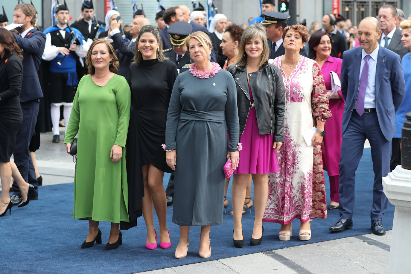 Fotos: Colorido en la alfombra azul de los Premios Princesa