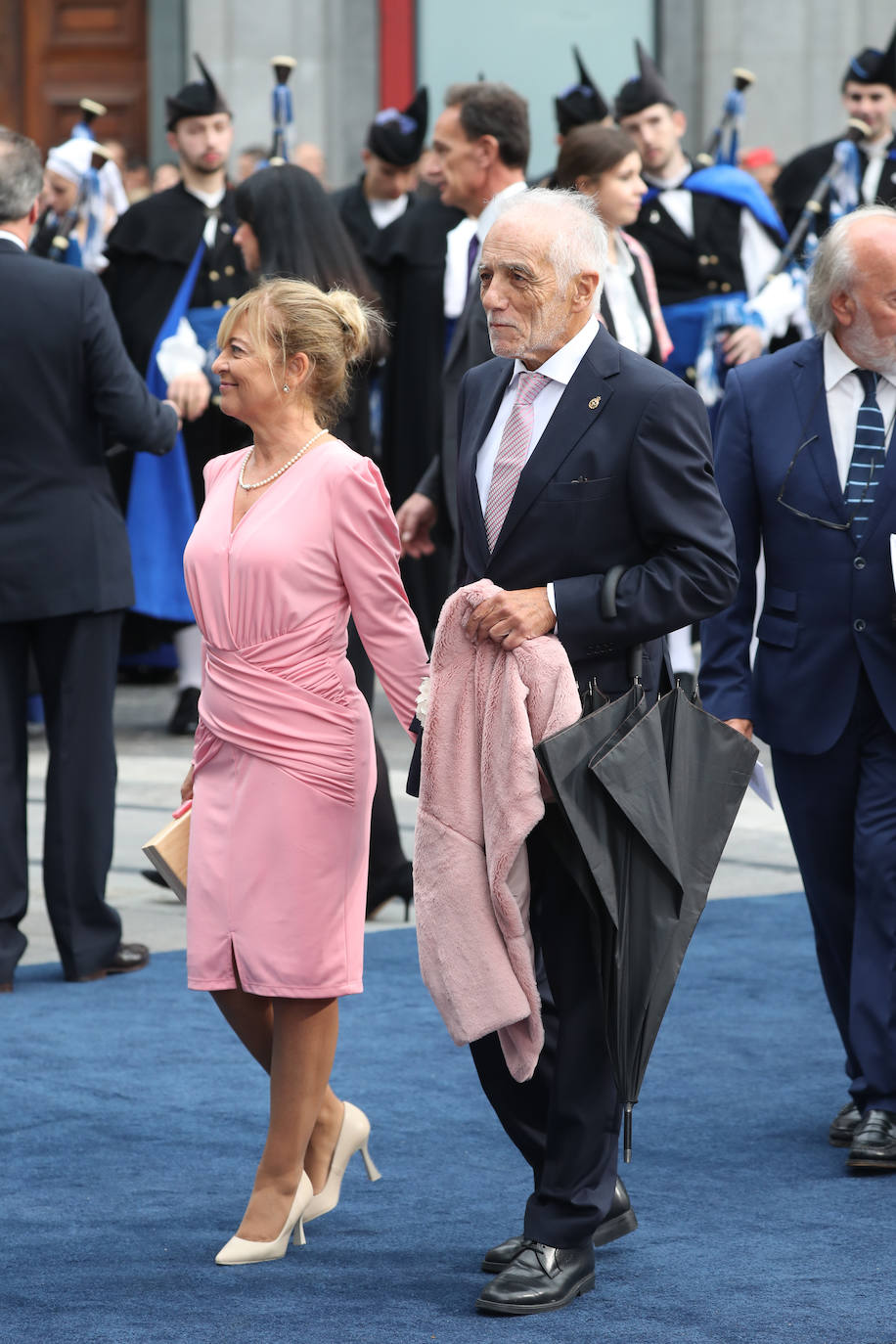 Fotos: Colorido en la alfombra azul de los Premios Princesa