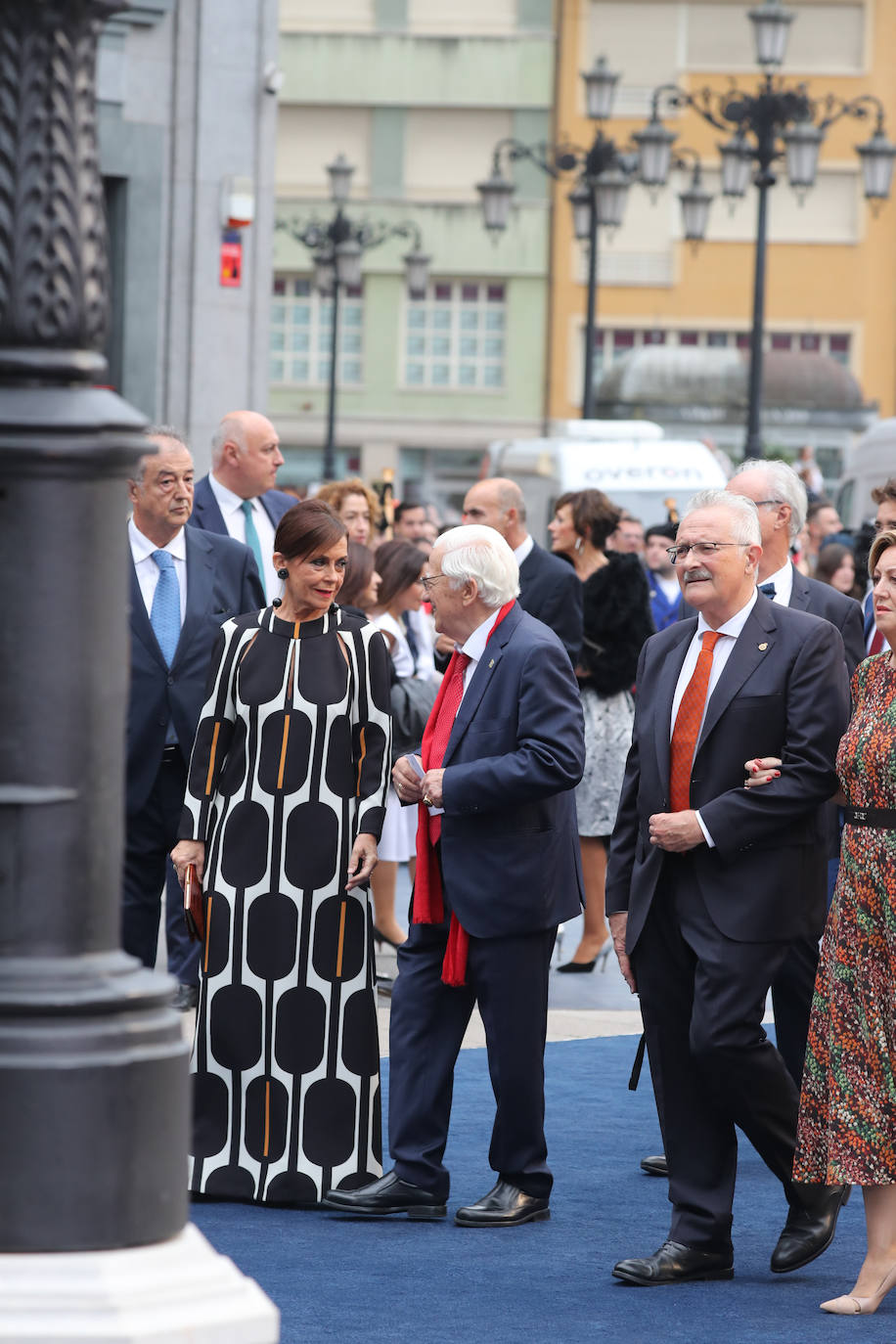 Fotos: Colorido en la alfombra azul de los Premios Princesa