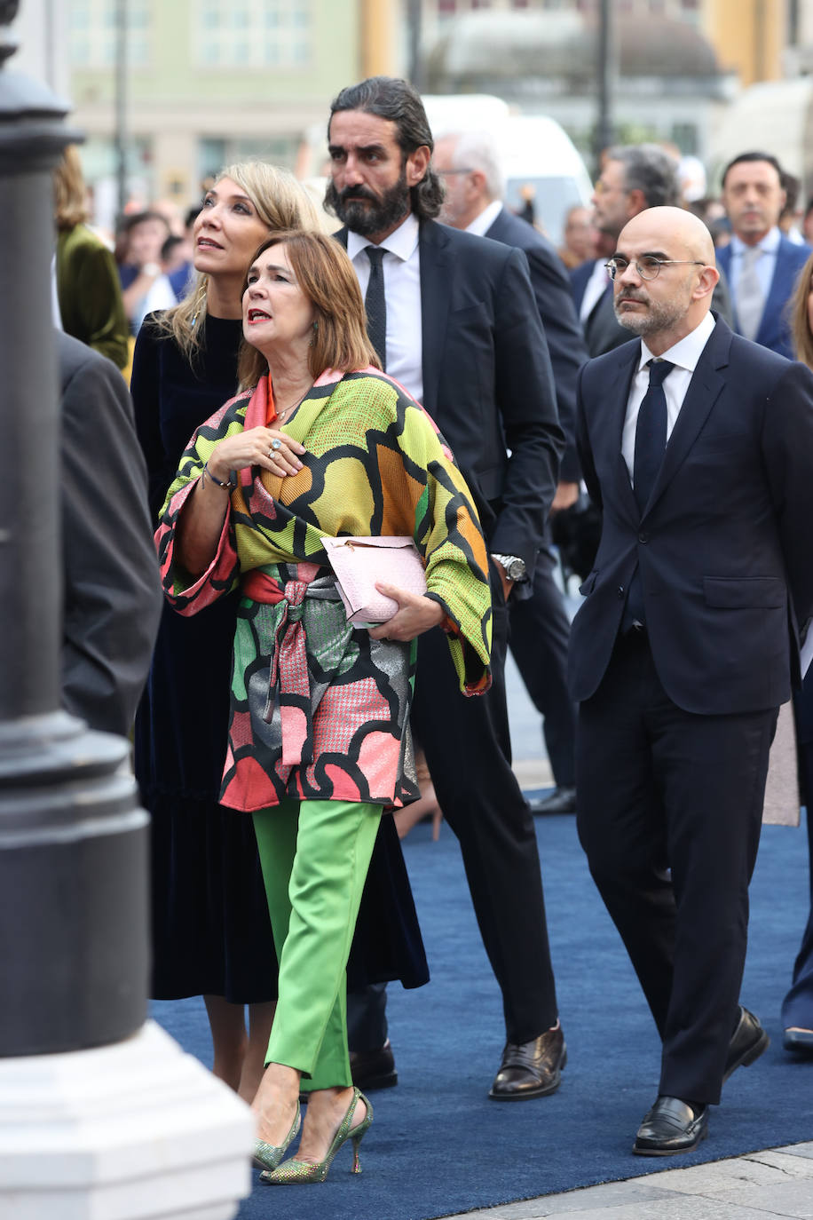 Fotos: Colorido en la alfombra azul de los Premios Princesa