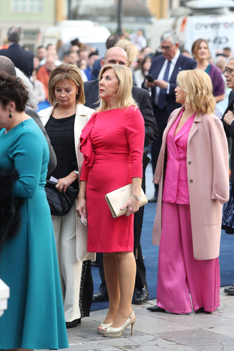 Fotos: Colorido en la alfombra azul de los Premios Princesa