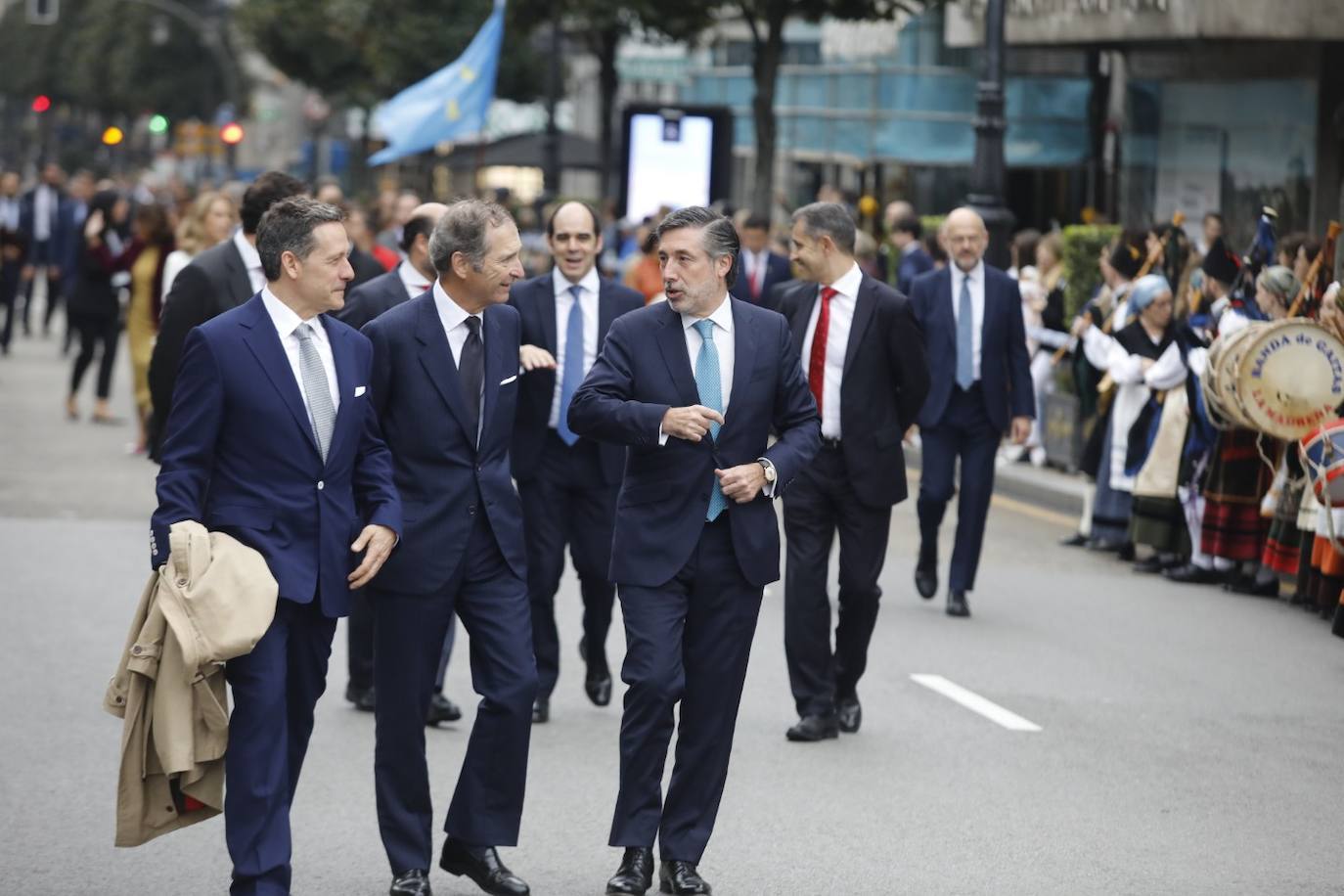 Fotos: Colorido en la alfombra azul de los Premios Princesa